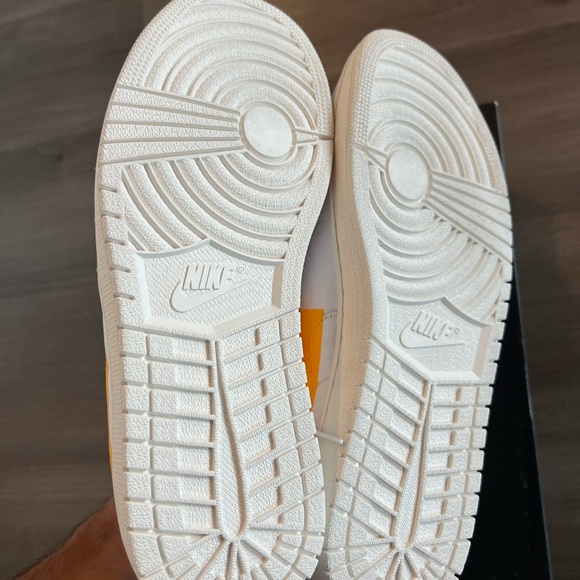 Jordan 1 Low Centre Court - Picture 5 of 6